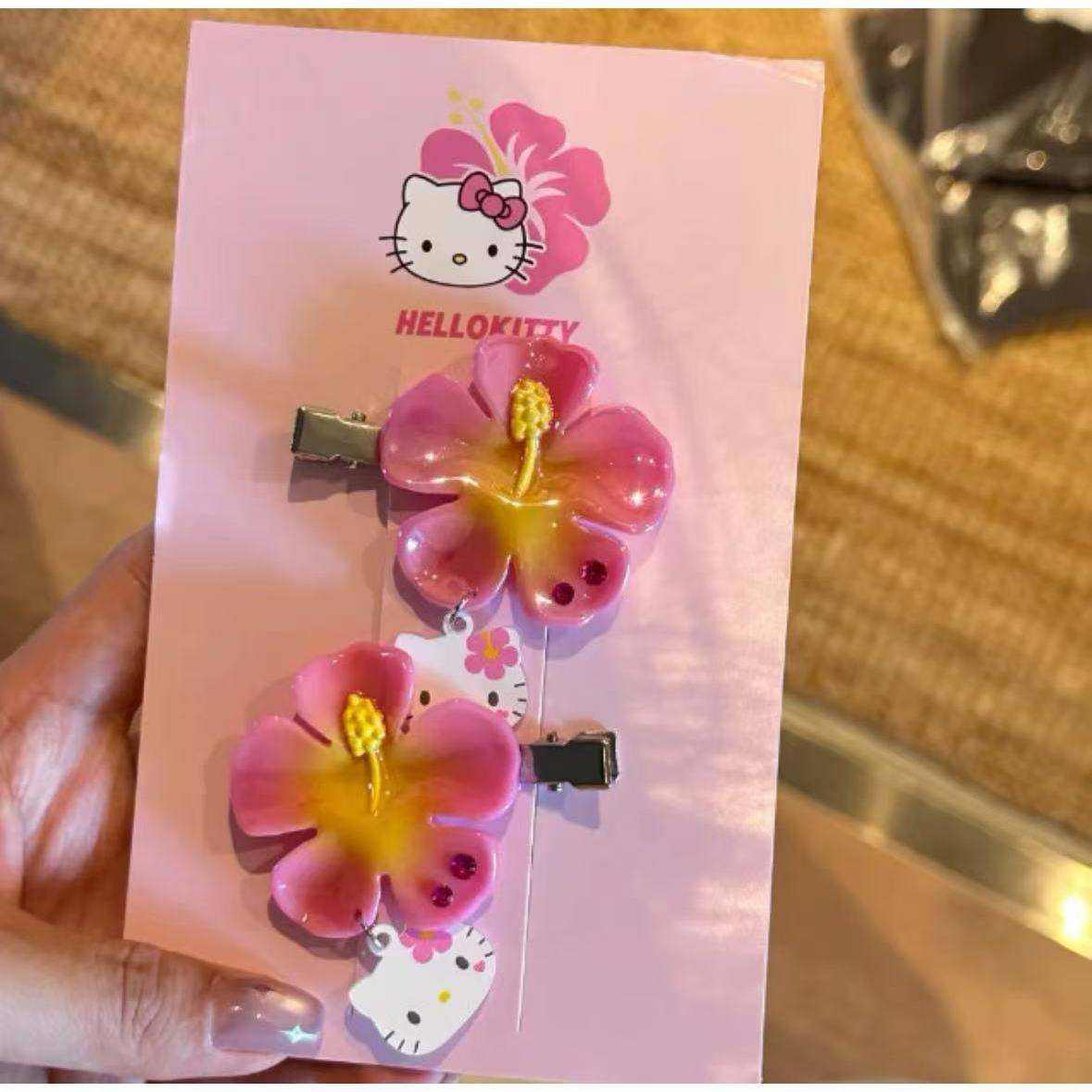 Kawaii Sanrio Hello Kitty Flow - Tech Accessories Women のレビューと価格