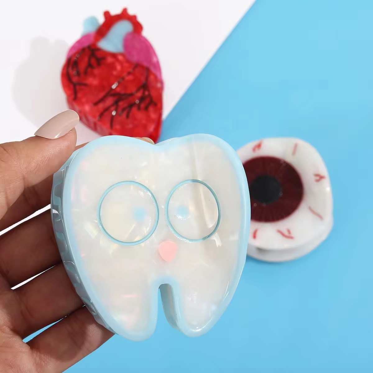 Color Block Pill Heart Medical - Hi Tech Accessories のレビューと価格