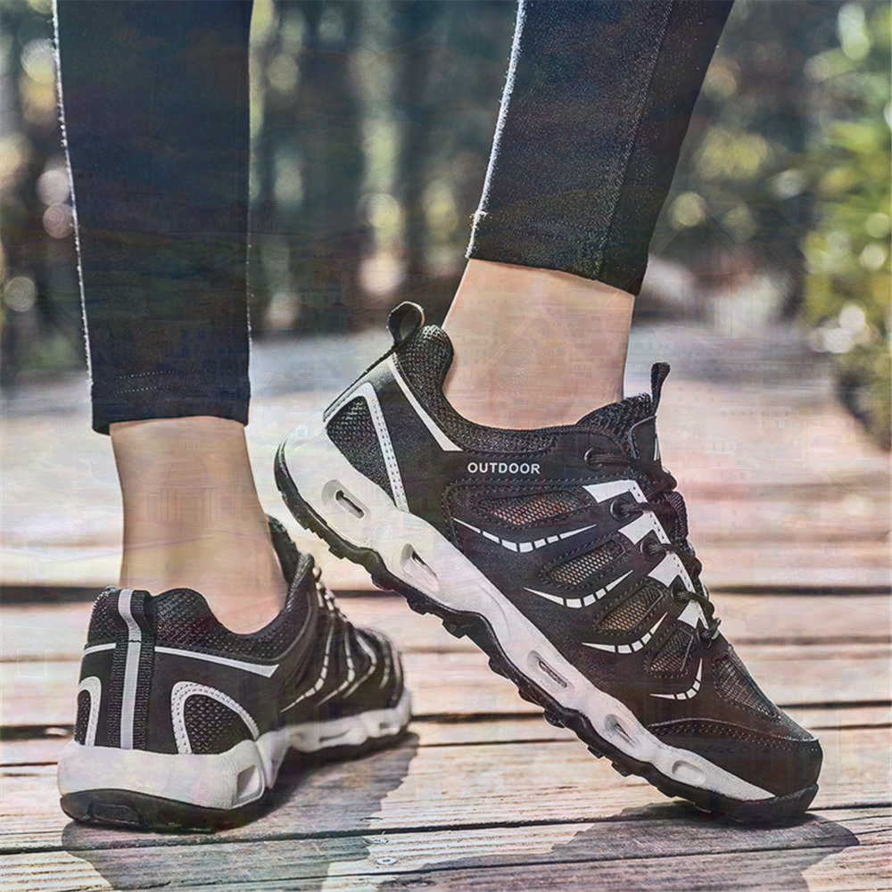 Sumer Round Tip Silver Sneaker - Tech Accessories Business のレビューと価格