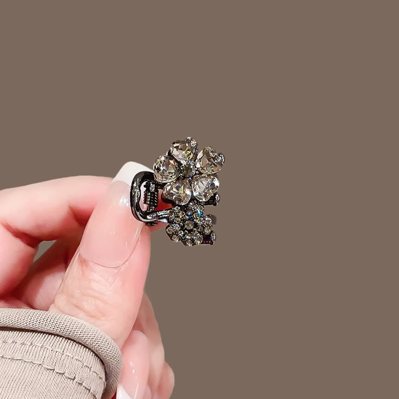 Exquisite Rhinestone Flower Sm - Hi Tech Accessories のレビューと価格