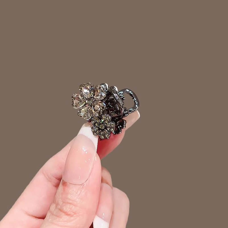 Exquisite Rhinestone Flower Sm - Hi Tech Accessories のレビューと価格