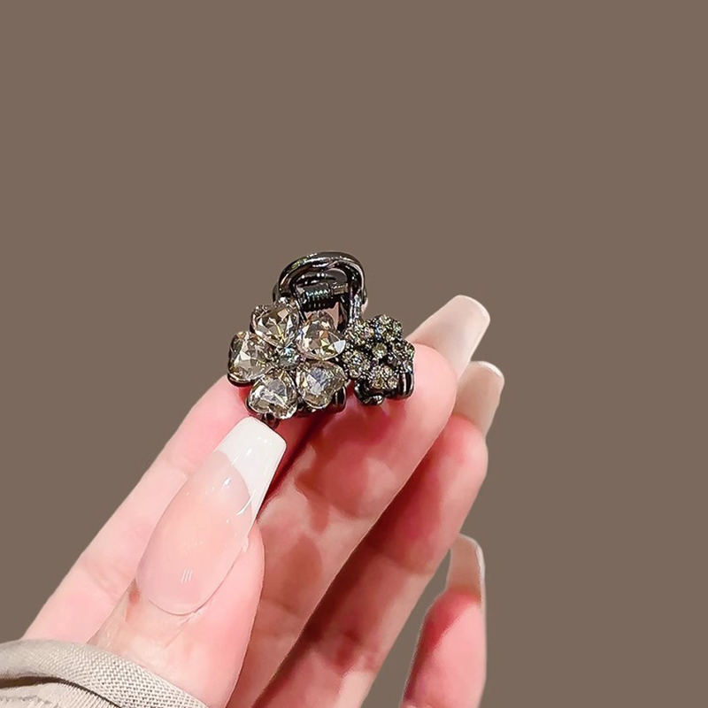 Exquisite Rhinestone Flower Sm - Hi Tech Accessories のレビューと価格